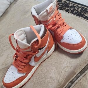 Jordan 1 Retro High OG (PS). Sizes 2.5 Y
